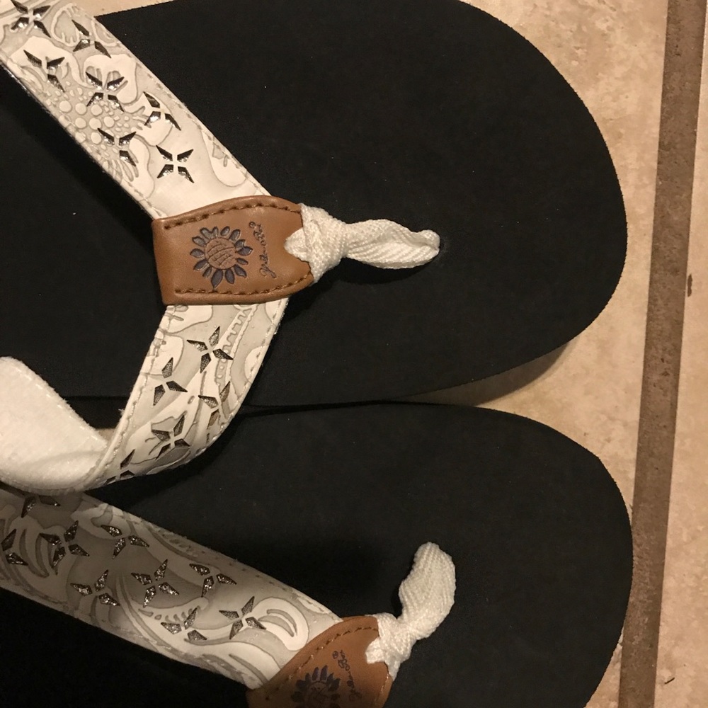Yellow Box flip flops - Picture 6 of 7